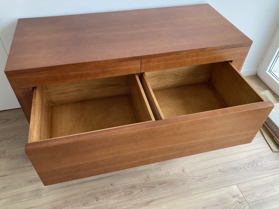 Cómoda em cerejeira linhas simples