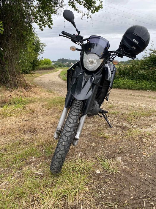 Yamaha XT 660R preta