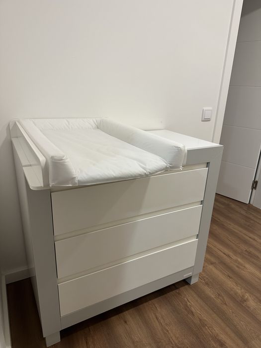 Movel comoda muda fraldas - Trama