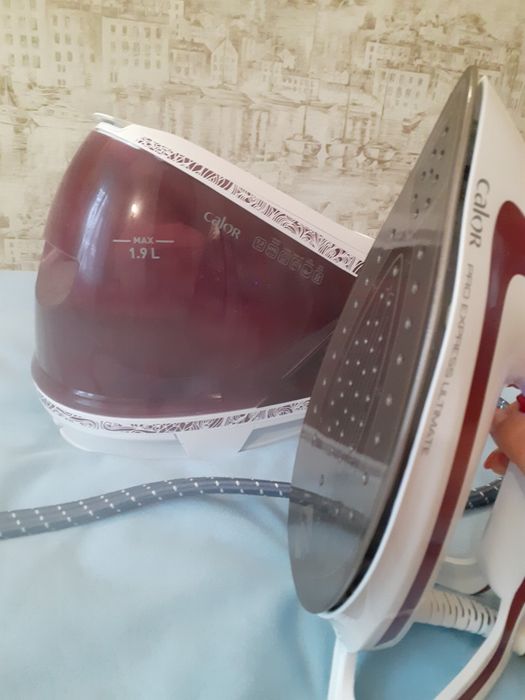 Утюг с парогенератором Calor GV9560.