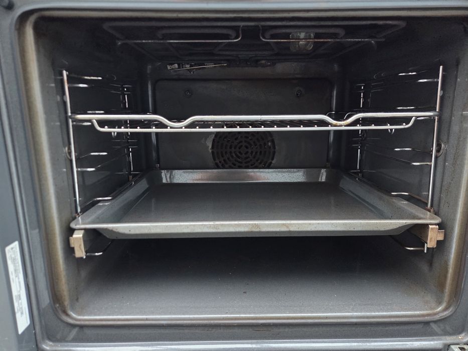 VENDO  Um forno  bosch