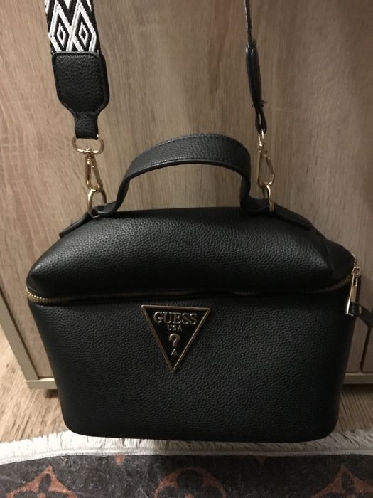 Torebka listonoszka Guess pojemna