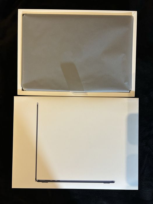 Apple MacBook Air 15” M3 (2024) — 16GB RAM / 256GB SSD