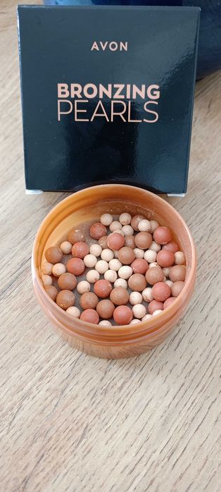 Brązer w perełkach. Odcień Warm