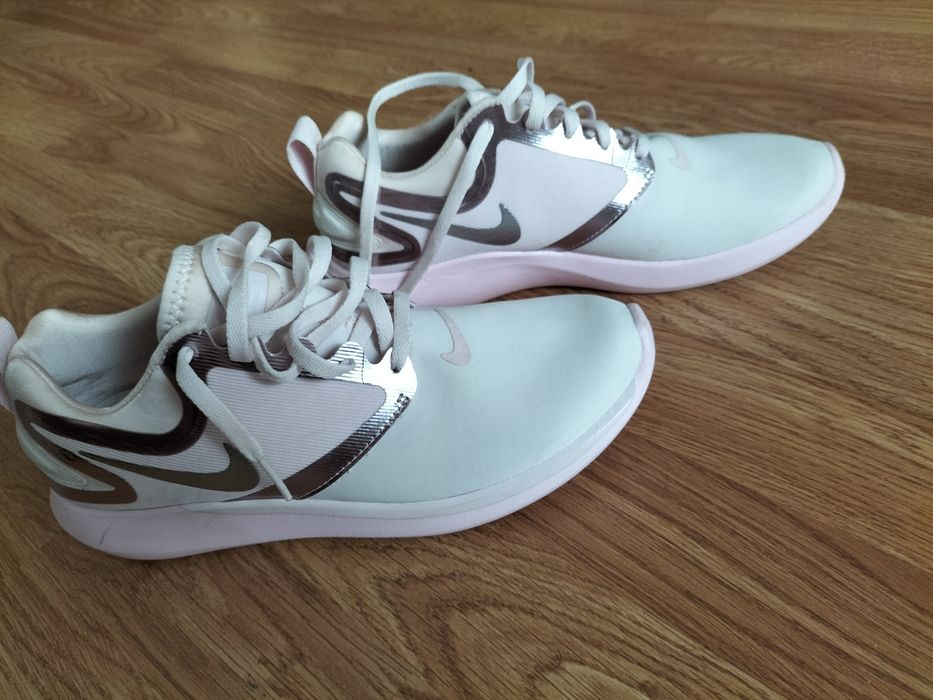 Кросівки жіночі Nike