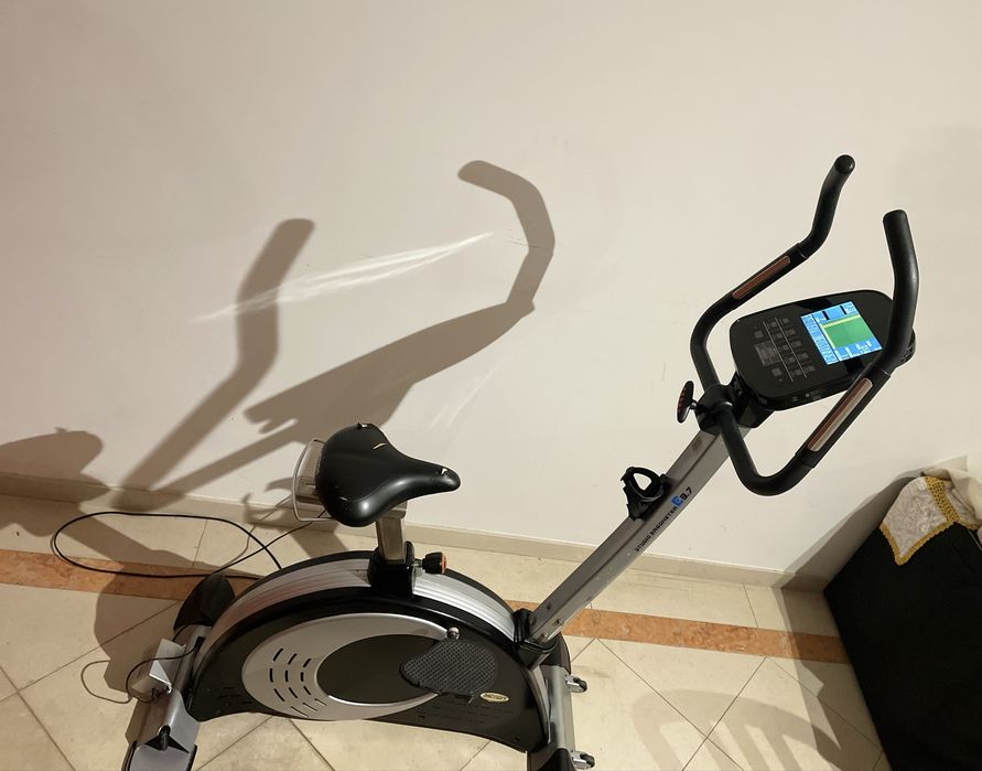 Bicicleta Estática Motion com painel digital