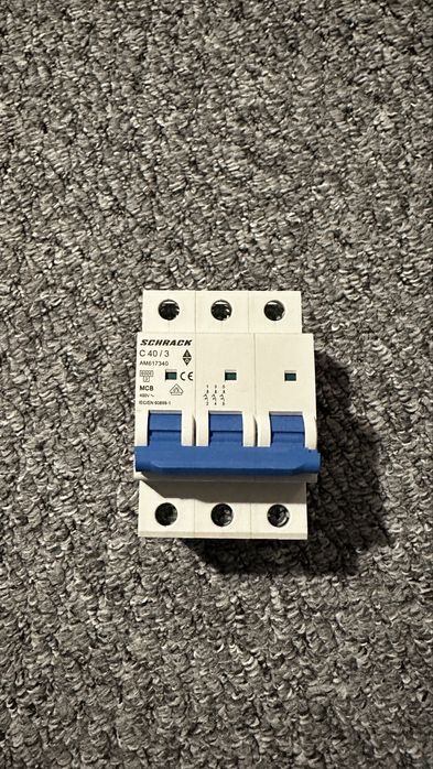Wyłącznik nadprądowy 3 faz  Schrack C40/3 dwie sztuki