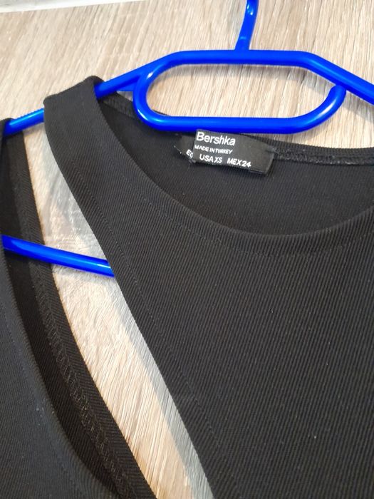 Czarna sukienka mini elegancka rozcięcie XS
