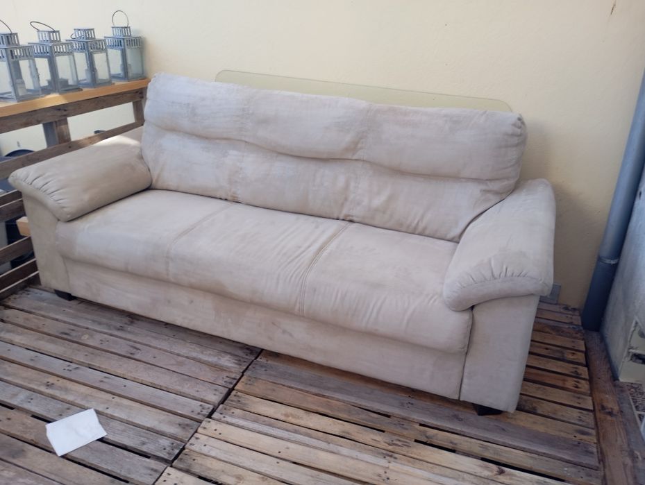 Sofá de três lugares