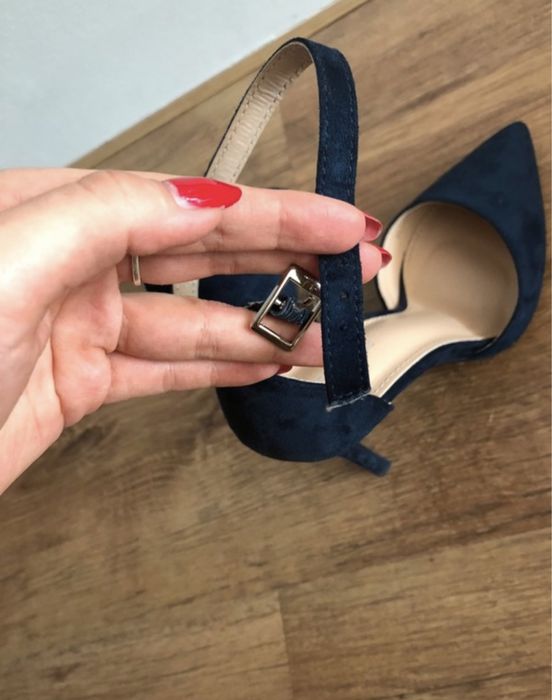 Granatowe szpilki DeeZee 37