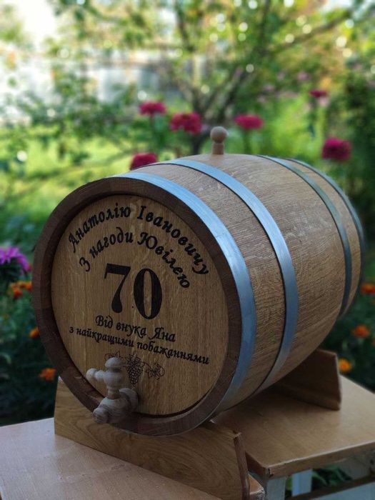 Бочка дубовая для зберігання алкоголю діжка для вина самогону коняку