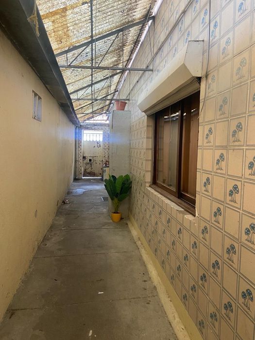 VENDE-SE MORADIA GEMINADA- VALADARES