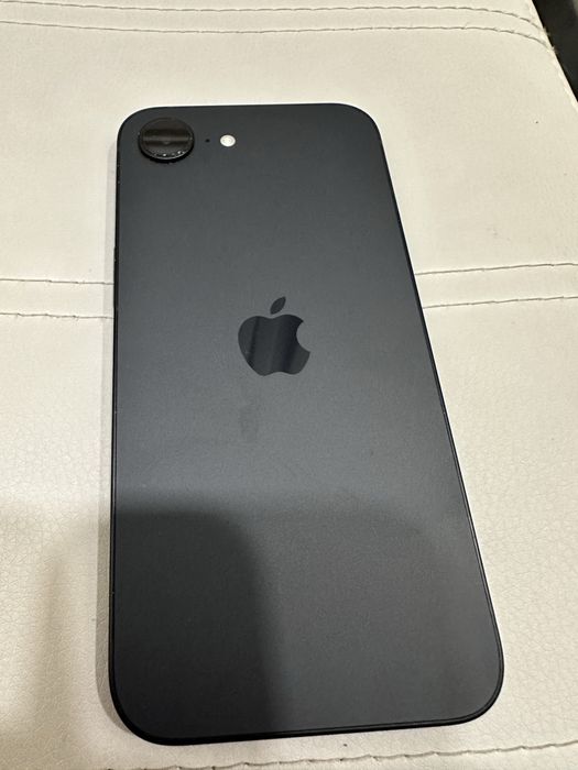 Продам Iphone 16e