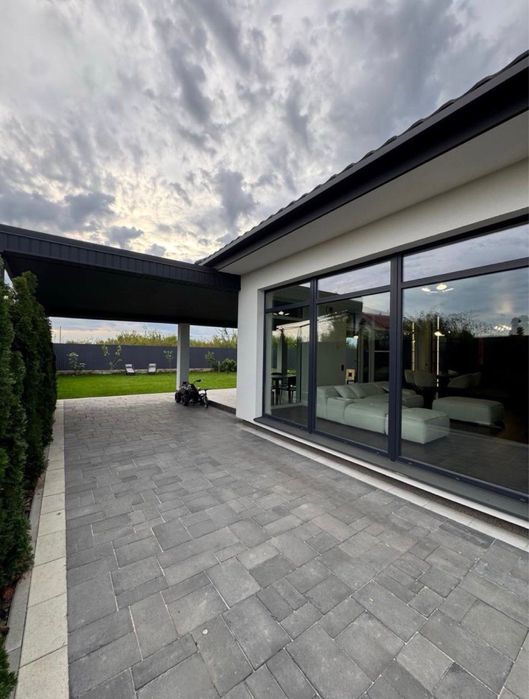 Розкішний будинок в сучасному стилі