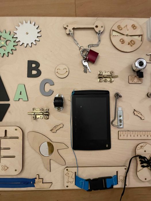 Drewniana tablica manipulacyjna