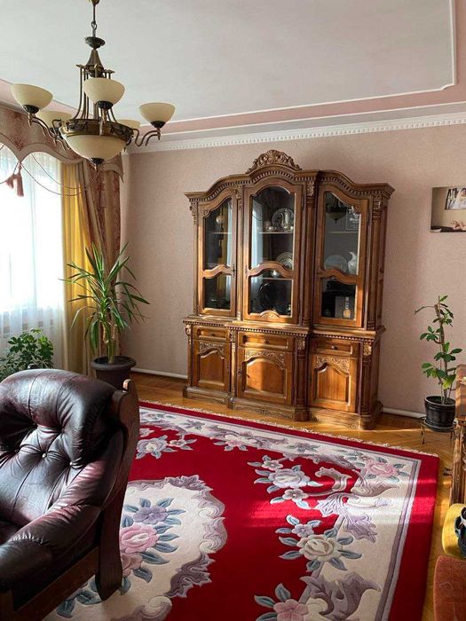 Продається 2-х поверховий, цегляний будинок, готовий до проживання.