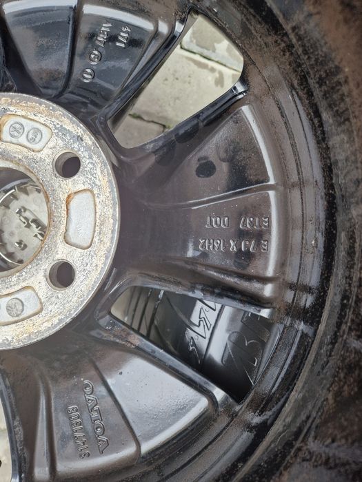 Диски Volvo з шинами  Bridgestone. 215/60/16. 31471308