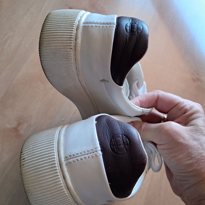 Białe sneakersy z miękkiej skórki naturalnej Massimo Dutti 36