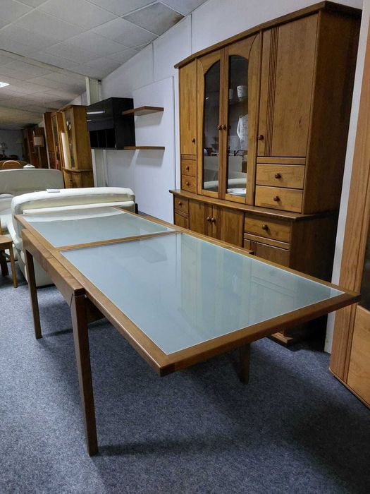 Mesa de jantar extensível com vidro fosco