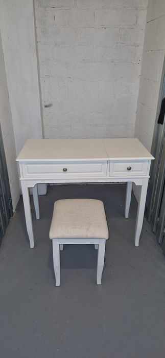 Toaletka biała z lustrem