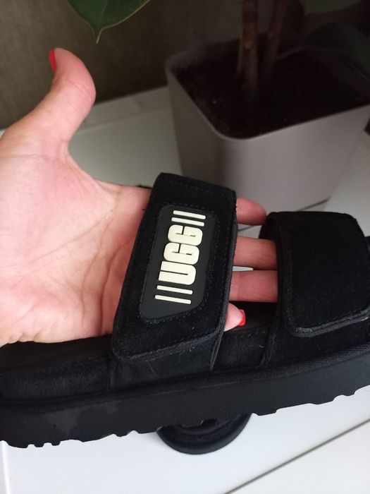 Шлепанци     UGG