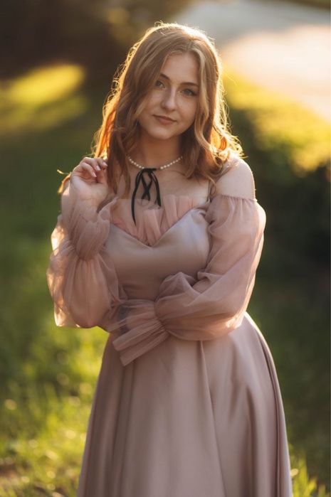 Випускна сукня (міді)