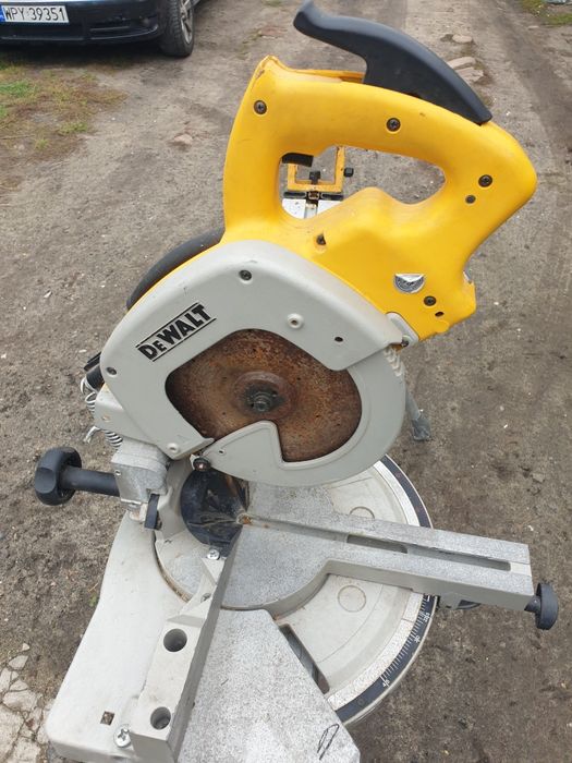 Piła ukośnica dewalt
