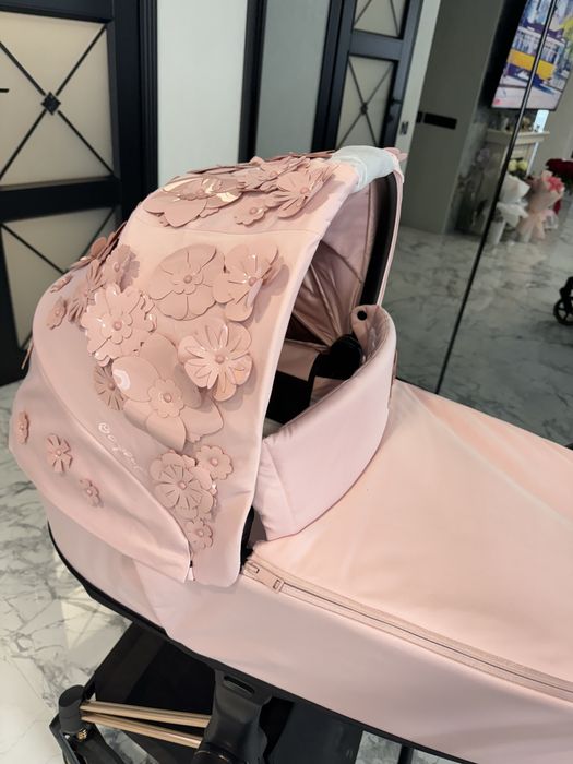 Продамо коляску Cybex Priam Simply Flowers