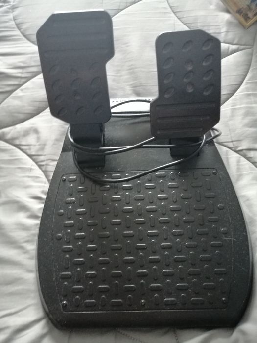 Volante Thrustmaster