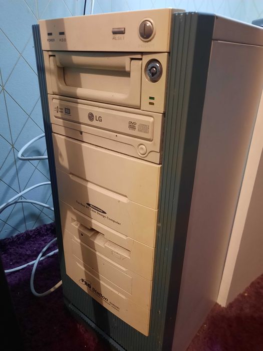 Komputer stacjonarny i monitor