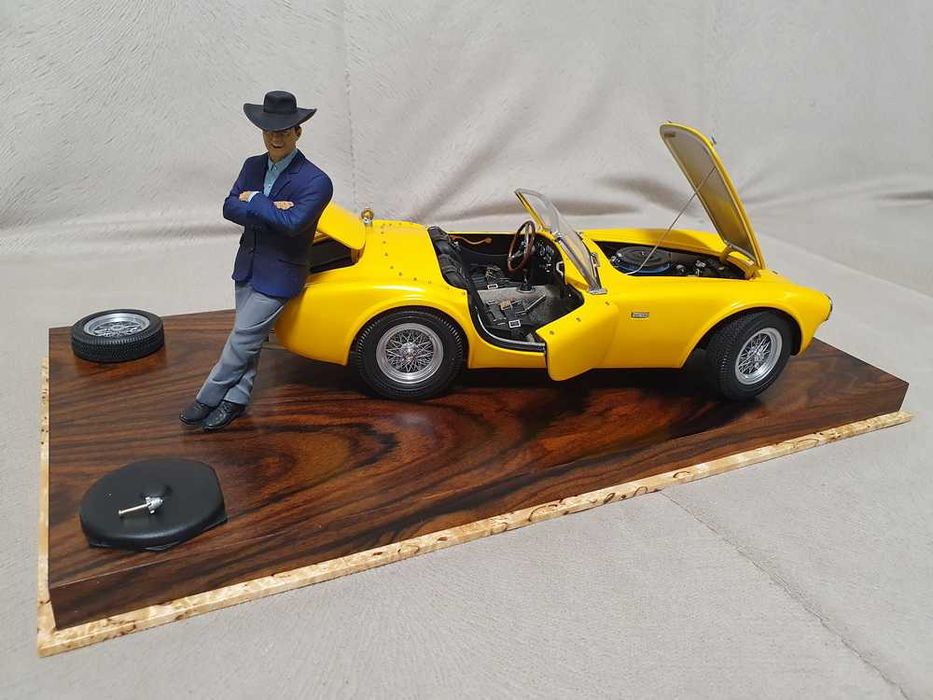 1 18 Exoto Cobra Roadster 260 (Pearl Yellow) 1962