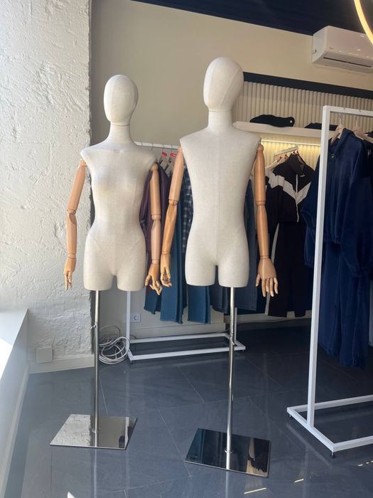 Манекени 2 жіночих і 1 чоловічий