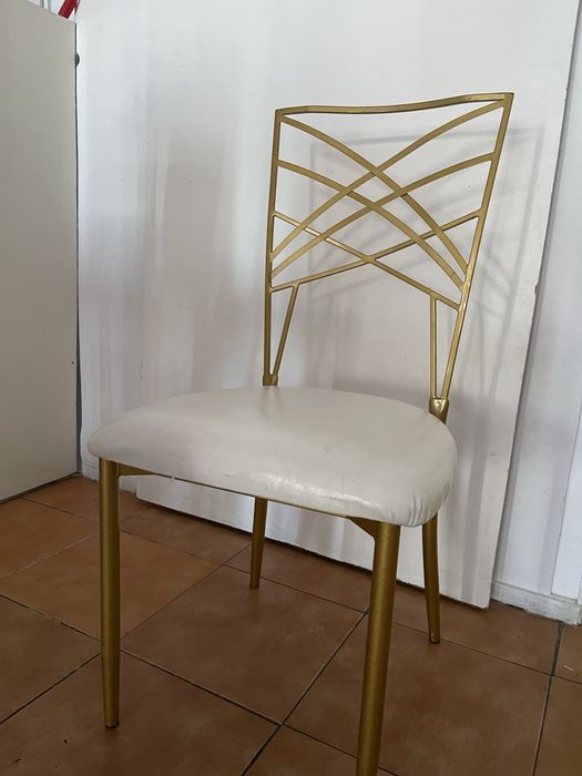 Cadeiras e mesas para aluguer