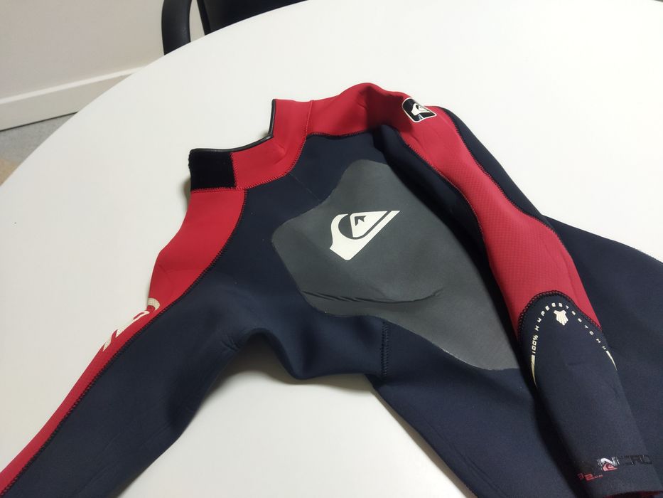 Fato de surf Quiksilver  3:2  10/11 anos