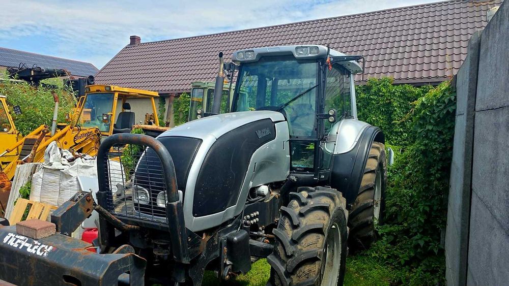 Ciągnik Valtra model T120