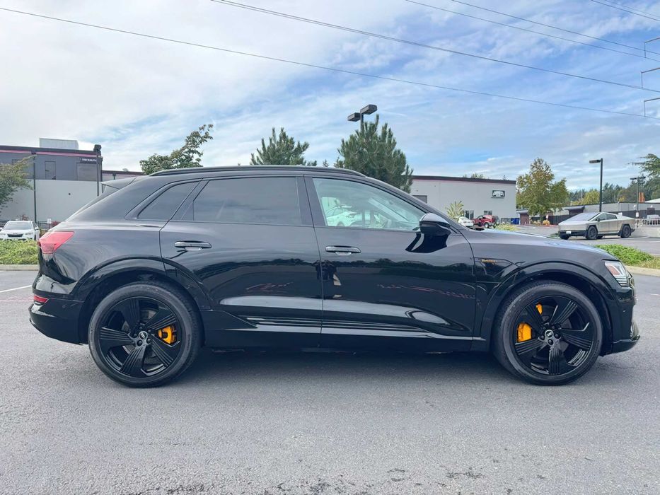 Audi e-tron Premium      2021