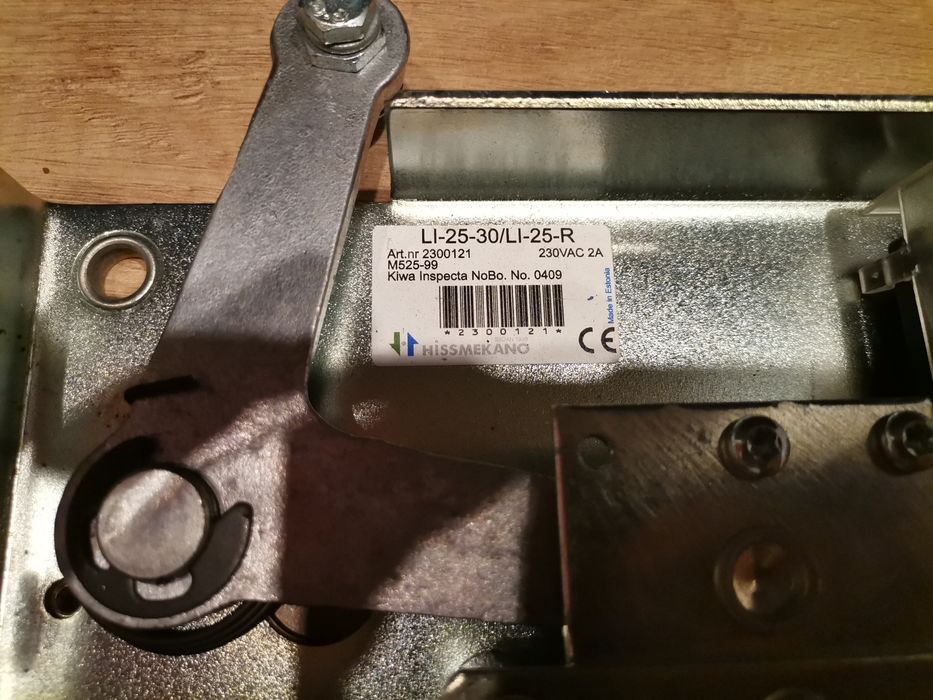 Blokada podnośnika towarowego