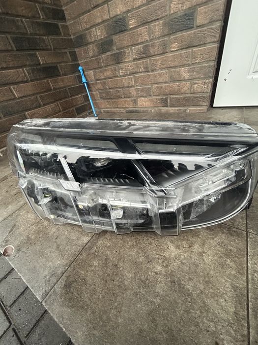 Фари Ford mach e 2024 select без блоків.