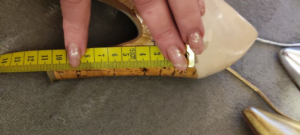 Buty skórzane lakierowane bata
