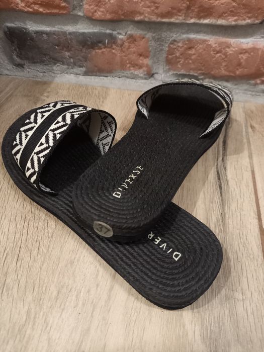 Nowe klapki Diverse 37