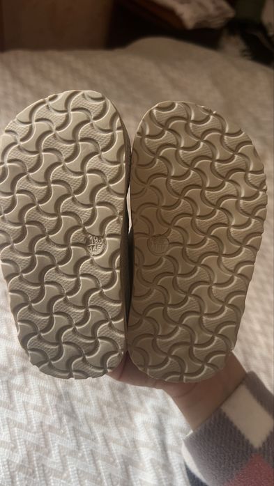 Босоніжки на хлопчика або дівчинку