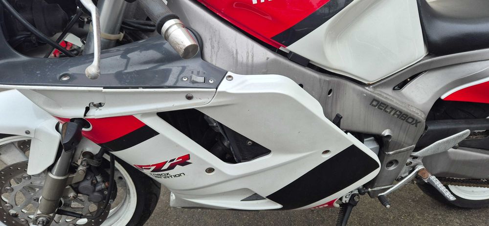 Yamaha fzr1000