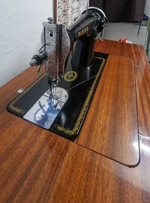Máquina de Costura Antiga ALGAR – Funcional – Mesa Original
