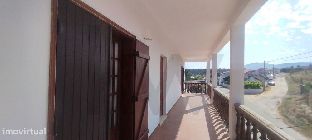 Venda de Moradia T3+4 com Terreno de 26042m2 em Alcoentre . Azambuja
