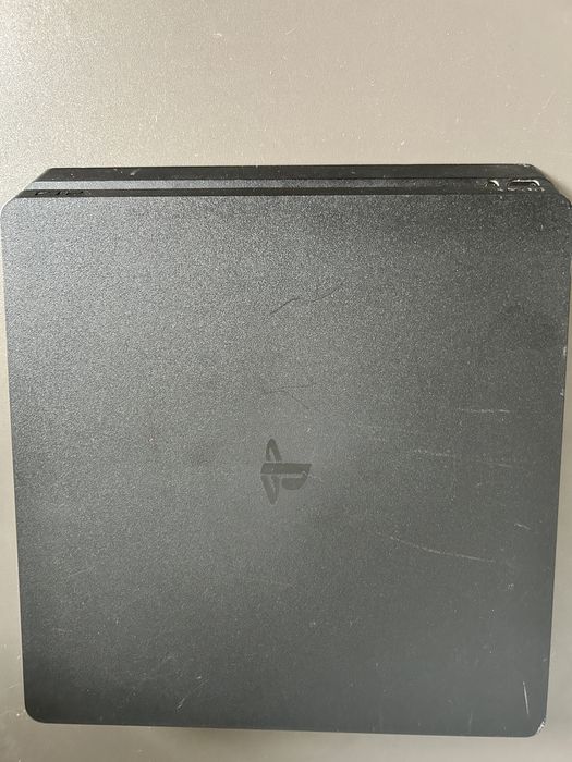 PlayStation 4 Slim 1TB + pad + 5 gier