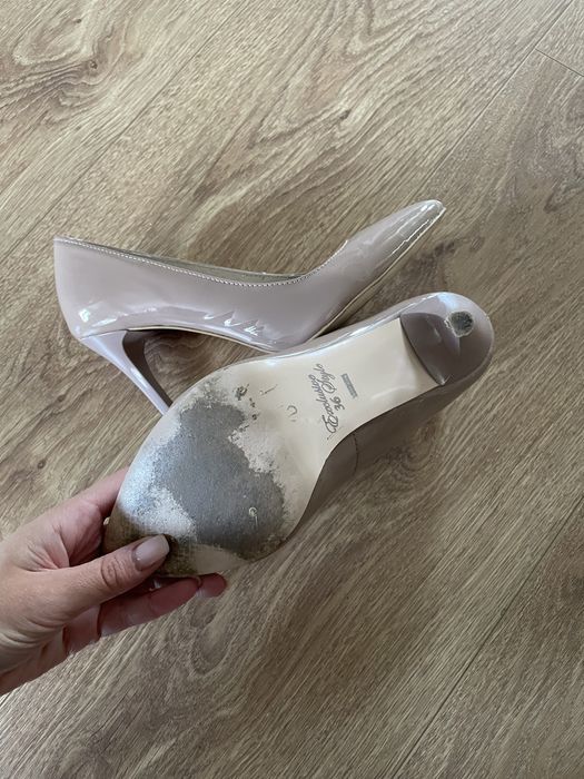 Одним лотом 500 грн.Взуття 36 розмір