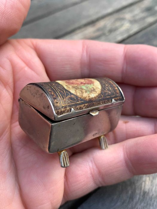 miniaturowa zabytkowa szkatułka kasetka, pudełeczko ozdobne, antyk