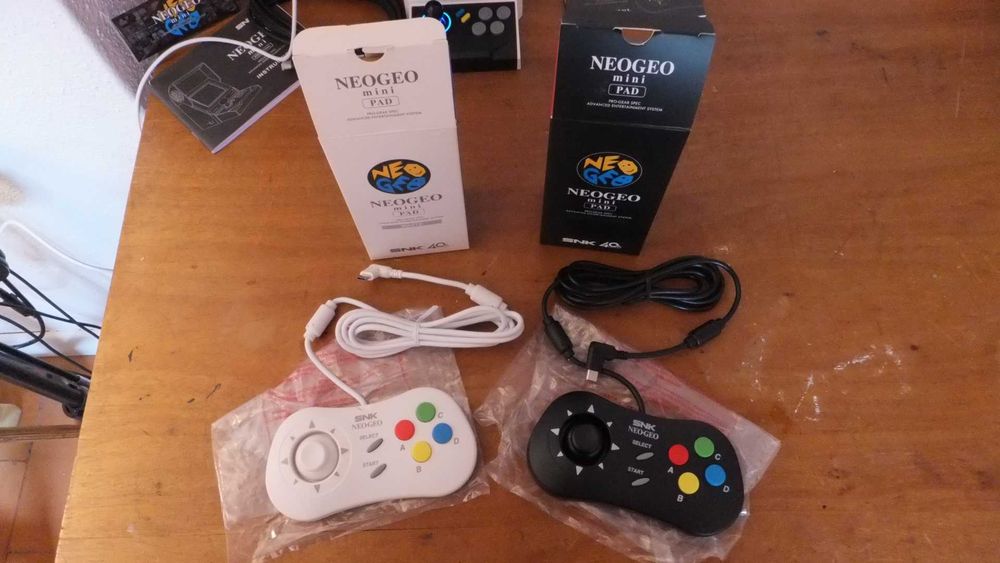 SNK NEO GEO Mini • Consola Arcade Retro (+ 2 comandos + cabo HDMI)