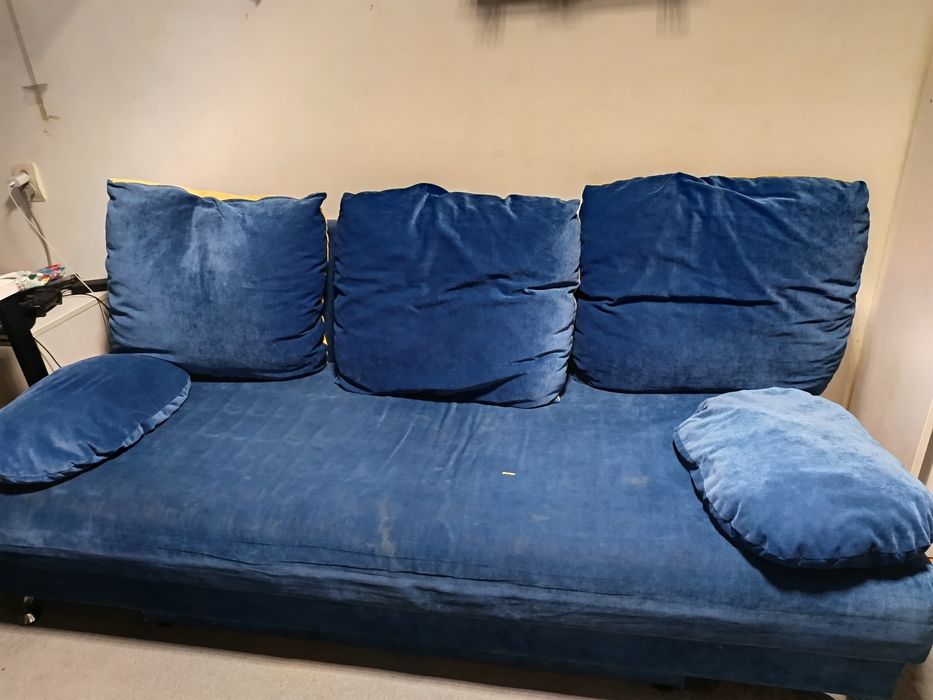 Диван розкладний з подушками