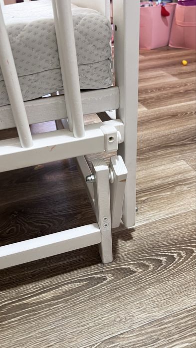 Дитяче ліжечко з бука, маятник, 120×60 + матрац (б/у)